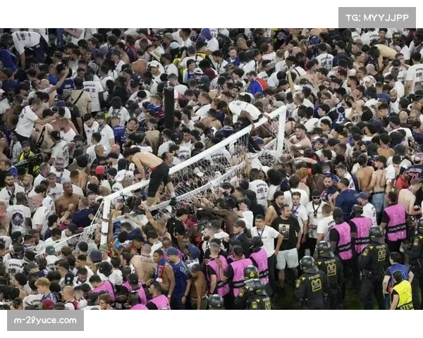 欧冠决赛门票混乱十五万人争抢仅两万张球场拥挤女员工当场崩溃