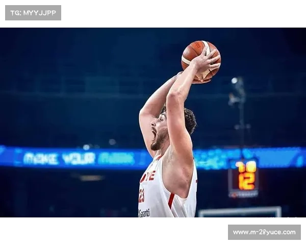 火箭替补中锋展现强大篮板统治力球队续约决定被证明极其明智